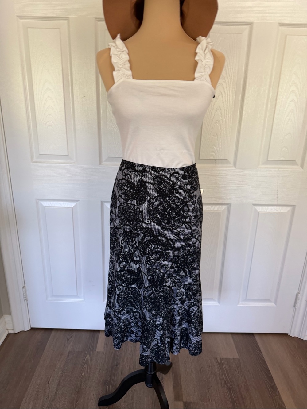 Romantic Floral Lace-Effect Black and Gray Midi Skirt